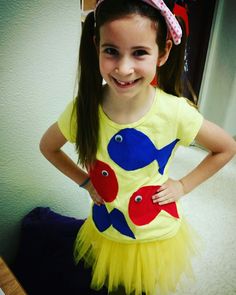 Diy Dr. Seuss costume. One fish two fish red fish blue fish costume. Very easy and took no time at all :) I used felt and giant googly eyes from the dollar store. You can either sew or glue the fish on-I used a hot glue gun to make it. I purchased the tutu at a local store for 10$ but you easily make your own. The back of the shirt has fish too ♡♡♡♡ Dr Suess Characters Costumes, Red Fish Blue Fish Costume, Fish Outfit, Storybook Character Costumes, Fish Diy, Fish Costume