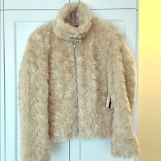 Premium Label; Taupe Color Faux Fur: Nwt: Never Worn: Chic Style For Fall/Winter - Leather Sleeve Jacket, Olive Green Vest, Style For Fall, Brown Puffer, Distressed Jacket, Forever 21 Jacket, Distressed Denim Jacket, Leather Sleeve, Striped Blazer