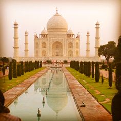 the tajwa is one of the most famous buildings in india, and it's beautiful