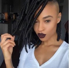 Shaved Hair Women, Shaved Side, Braids With Shaved Sides, Shaved Side Hairstyles, Side Hairstyles, Mohawk Hairstyles, Hairstyle Gallery, Shaved Sides, Penteado Cabelo Curto