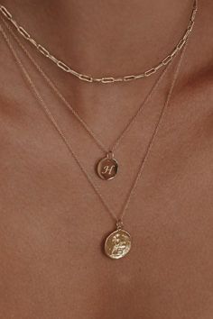 Diy Necklace Ideas, Vintage Gold Necklace, Horoscope Necklace, Silver Monogram, Necklace Ideas, Jewelry Accessories Ideas, Monogram Necklace, Best Jewelry Stores, Silver Plated Necklace