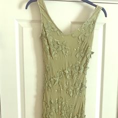 Gorgeous Sage Green Evening Gown W Beaded Appliqu Flowers. Quality Vintage Lillie Rubin. Green Wedding Dress, Appliqué Dress, Green Evening Gowns, Green Gown, Beaded Applique, Applique Dress, Dresses Vintage, Evening Gown, Chiffon Dress