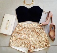 Add some tights under those shorts and a blazer over that top, and I think you've got the perfect New Years Eve party look! Chique Outfits, Sequin Shorts, Night Out Outfit, Outfits Casual, Outfits Casuales, Birthday Outfit