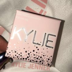 One Kylie Loose Highlight Powder In King. Feel Free To Make Offers! I Know I'm Selling It For More If You Have A Problem And I Don't Accept Your Offer Then Move On. This Is Limited Edition And I Did Spend A Big Amount Of Money On This. Will Sell Lip Kit Or Bedazzled Lip Kit In Little White Bag. Buy 4 Or More Items I Ship With Box And Card. Kylie Jenner Makeup Set, Kylie Cosmetics Pr Packages, Kylie Cosmetics Kris Collection, Kylie Jenner Lip Kit, Lip Kit, Highlighter Makeup, Kylie Cosmetics, White Bag, Makeup Cosmetics