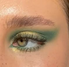 Green And Gold Eyeshadow Looks, Gold And Green Makeup, Green And Gold Makeup Looks, Green Gold Makeup, Green And Gold Eyeshadow, Green And Gold Makeup, Maquillage On Fleek, Smink Inspiration, Fun Makeup