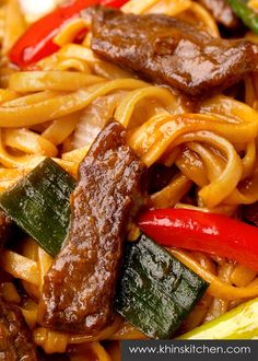 stir fry noodles with beef, peppers and onions