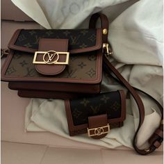 Excellent Condition! Only Used 4 Times! Aesthetic Louis Vuitton, Bags Louis Vuitton, Vuitton Bag, Louis Vuitton Bags, Purse Wallet, Mini Bag, Louis Vuitton Bag, Wallets, Louis Vuitton