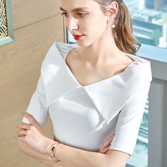 White V-neck Top For Party, Fitted White Half Sleeve Blouse, Fitted Half Sleeve Tops For Party, Fitted Elegant V-neck T-shirt, 50s Office, Office Chic, Chic Office, Chic Top, Half Sleeve