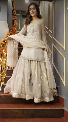 Sarara Dress Pakistani Bridal, Pakistani Garara Design, White Pakistani Suit Party Wear, White Gharara Pakistani, Garara Dress Pakistani Bridal, Sarara Dress Indian Weddings, Gharara Suits Party Wear, Garara Designs Pakistani Dresses, Garara Designs