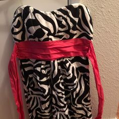 Nwt Strapless Zebra Mini Dress. Size 3. Zips Down The Back. Colors Are Black, White, And Pink. Has A Built In Bra. Comes From A Non Smoking/ No Pet House. Also Has Pockets. Overall Jumper, Mini Tunic Dress, Zip Front Dress, Velvet Bodycon Dress, Corset Mini Dress, Pet House, Tan Dresses, Pink Floral Dress, Dress The Population