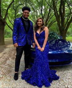 Royal Blue Long paljettklänning Blue Prom Dresses Couple, Royal Blue Prom Couple Black, Royal Blue Tux Prom, Royal Blue Prom Looks Couple, Blue Prom Black Couple, Prom Dresses 2023 Royal Blue, Black And Blue Prom Suit, Royal Blue Prom Outfits For Couples, Royal Blue And Black Prom Couple