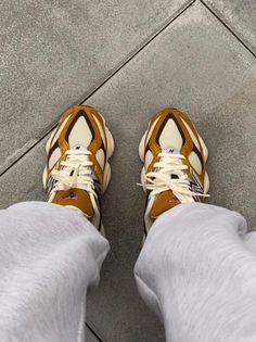 Brown New Balance, New Balance 9060, Pretty Shoes Sneakers, Fresh Shoes, Cute Sneakers, Heels Sneakers, Shoe Ideas, Hype Shoes, Aesthetic Shoes