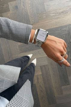 Apple Watch Outfit, Apple Wrist Watch, Look Working Girl, Apple Watch Armband, Smart Watch Apple, Outfit Check