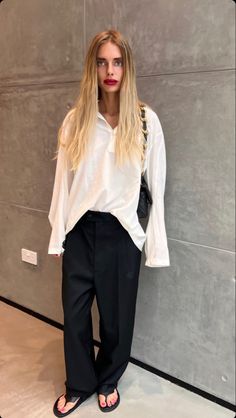 Longsleeves Outfit, Simple Work Outfits, Minimal Look, Topshop Outfit, Vintage Glamour, Everyday Look, Work Outfit, Spring Outfits, Black Pants