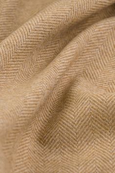 ITALIAN DESIGNER WOOL TWEED FABRIC BY HALF YARD This beautiful wool coat fabric, made in Italy, comes from a high-end designer deadstock and is distinguished by its luxurious feel, excellent quality, and timeless herringbone pattern in soft beige tones. This exclusive wool tweed stands out for its origin and quality. Not only is it warm and soft, but also breathable, durable, and comfortable to wear. Ideal material for high-quality sewing projects such as coats, blazers, and jackets. 𝑷𝑹𝑶𝑫𝑼? Classic Cream Wool Tweed Jacket, Winter Beige Wool Tweed Jacket, Beige Wool Tweed Jacket For Winter, Beige Wool Tweed Jacket For Tailoring, Cream Wool Tweed Jacket For Fall, Herringbone Fabric, Beige Tones, Suiting Fabric, Herringbone Tweed