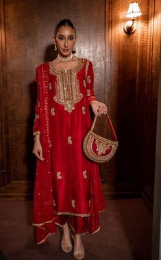 Bari Dresses Pakistani, Karwachauth Look Suit, Jago Outfit Punjabi, Red Suit Design, Pakistani Suit Design, Sabyasachi Dresses, Handwork Dress, Garara Suit, Marriage Suits