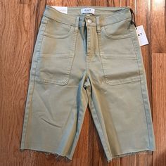 Oat New York Women’s High Rise Long Shorts In Green Size 26. Fitted With Front Pockets And Back Patch Pockets. U Finished Seams. Zip Fly With Button Closure. New Never Worn. Inseam: 10in Length: 11.5in Khaki Short Pants For Spring, Short Khaki Pants For Spring, Mid-rise Khaki Bottoms For Summer, High Rise Beige Shorts For Spring, Khaki Wide Leg Shorts For Spring, High-rise Beige Shorts For Spring, Casual Cotton Short Capris, Casual Short Length Cotton Capris, Casual Cotton Capris