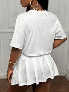 Knit Outfit Summer, Tennis Wear, Mini Pleated Skirt, White Crosses, Loose Shorts, Sports Equipment, Abs Workout, Fashion Online Shop, Online Fashion