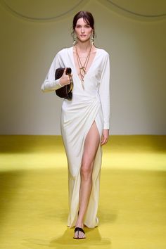 Luisa Spagnoli Spring 2025 Ready-to-Wear
https://www.vogue.com/fashion-shows/spring-2025-ready-to-wear/luisa-spagnoli/slideshow/collection#18 Spring 2025, Ermanno Scervino, Favorite Dress, Milan Fashion Week