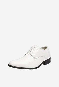 These classic dress shoes feature a faux-leather upper with a lace-up design for secure hold, classic toe structure, latex cushioned footbed for comfort, and non-skid outsole. Olives Wedding, Best White Shoes, White Dress Shoes Men, Men's Wedding Shoes, White Dress Shoes, Suit Shoes, Oxford Dress, Classic Dress, Wedding Attire