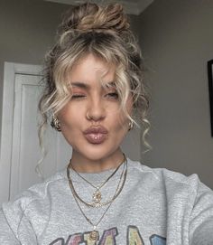 Jamie Genevieve, Pixie Haircut Fine Hair, Blonde Curly Hair, Peinados Fáciles Para Cabello Corto, Pixie Bob, Hair Inspiration Color, Bob Haircuts