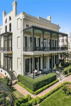 an old house with many balconies in the front and side views of it