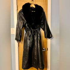 Great Condition Shearling Coat! 100% Leather. Size X Large Vintage Long Leather Coat, Vintage Leather Fur Coat, Luxury Vintage Shearling Fur Coat, Vintage Brown Shearling Outerwear, Vintage Single-breasted Leather Outerwear, Vintage Leather Jacket, Shearling Coat, Vintage Leather, Jackets & Coats