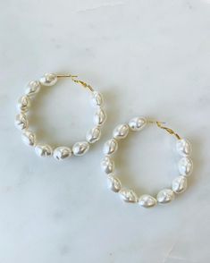 The only earrings you need to make a statement this summer. Oversized, yet lightweight Acrylic pearl hoop earrings Nickel free Geode Jewelry, Gold Bar Earrings, Geode Earrings, Hammered Hoop Earrings, Open Hoop Earrings, Bar Stud Earrings, Pearl Hoop Earrings, Flower Earrings Studs, Bar Earrings