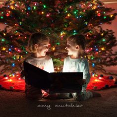 Christmas Pictures Family Outfits, Christmas Pictures Family, Christmas Photoshoot Kids, Family Christmas Pictures Outfits, Dog Christmas Pictures, Christmas Couple Pictures, Christmas Poses