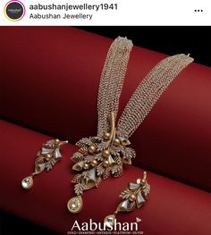 Moti Set, Antique Haram, Bridal Themes, Simple Bridal Jewelry, Golden Jewellery, Wedding Jewellery Designs, 22 Carat Gold Jewellery, Gold Bracelet Simple, Big Pendant