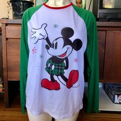 Disney Christmas Holiday Pajama Top Mickey W Raglan Sleeves Size L - I Believe This More L For Men Sizing Or Xl For Women. They Are Unisex Style - Top Features Mickey With Green Raglan Sleeves - New Without Tags - Quick Shipping ****Non Smoking Home.***** Questions? Leave A Comment Below! Bundle And Save! Disney Christmas Holiday Tops, Disney Christmas Holiday Top, Christmas Disney Holiday Top, Disney Christmas Cotton Top, Disney Cotton Christmas Tops, Disney White Christmas Tops, Disney Holiday Tops For Winter, Disney Style Holiday Tops For Winter, Holiday Cotton Tops With Character Print