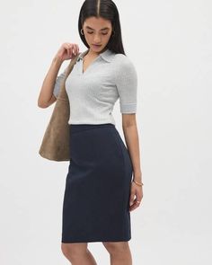 Affinez votre garde-robe professionnelle avec le Tailleur Indispensable (MD). Idéale pour un style soigné au bureau, cette jupe fourreau uni est conçue dans un tissu extensible si confortable que vous voudrez la porter tous les jours. Coupe - Coupe fourreau - Taille haute - Longueur du corps au dos de 24 '' (taille 8) Caractéristiques - Maille haute densité extensible : contient 44 % de polyester recyclé* - Doublure extensible - Fermeture à glissière invisible au dos - Fente au dos * Ce vêtement Non-stretch High Waist Office Skirt, Non-stretch Lined Office Skirt, Elegant Non-stretch Lined Pencil Skirt, Formal Stretch Midi-length Pencil Skirt, Non-stretch Long Lined Pencil Skirt, Clean Office, Professional Wardrobe, Jackets Men Fashion, Linen Shop