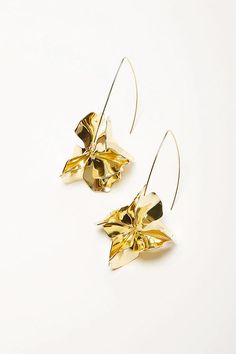 The ultra-lightweight Air Bloom Floral Drop Earrings in gold add the perfect amount of charm to casual and formal outfits alike. ?


Length: 3¡±?
Weight: 0.4 oz ?
Gold Plated Brass Material?
Flower Drop Pendant? Formal Outfits, Midi Dress Party, Earrings In Gold, Shoes With Jeans, Gold Drop Earrings, Formal Outfit, Drop Pendant, Brass Material, Holiday Sales