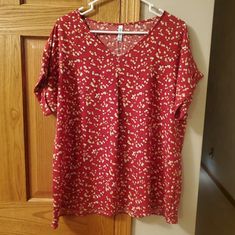 Brand New With Tags. V-Neck Blouse With Relaxed Fit Over Waist. Short Sleeves That Are Cuffed. Lightweight. Rich Red Color With Cream Colored Flowers. Machine Wash. Hang Dry. Can Dress Up Or Down. From A Smoke Free Home. Neckline To The Bottom Is 27 Inches. Armpit To Armpit Is 22 1/2 Inches. Red Printed V-neck Blouse, Red V-neck Blouse Relaxed Fit, Relaxed Fit Red Blouse With Floral Print, Red Floral Print Blouse With Relaxed Fit, Red Floral Print V-neck Top, Red V-neck Floral Print Top, Relaxed Fit Red Top With Floral Print, Tiered Blouse, Button Up Shirt Womens