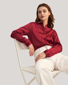 This Long Sleeve Collared Silk Blouse can be worn across all seasons. Made with 19 momme silk and spandex material, this shirt is essential for your wardrobe as it features a pleated design at the back; whether it be for workwear or weekend wear, this item is a must-have. The shirt sits below the hips, offering a curved hem which is perfect if you wish to tuck the shirt into your favorite pair of jeans. Silk Duvet Cover, Silk Pajamas Women, Silk Bedding Set, Camisole Set, Striped Midi Skirt, Silk Bedding, Silk Knit, Knitted Coat, Basic Shirts