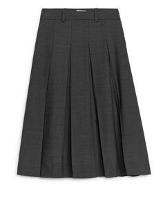 6 "Dated" Autumn 2024 Trends Our Editors Aren't Buying Anymore | Who What Wear Box Pleats Skirt, Fashion Terminology, Pleats Skirt, Autumn Trends, Box Pleat Skirt, Wedding Skirt, Pleat Skirt, Land Management, Winter Capsule Wardrobe