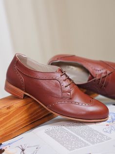 ✔️ 100% Leather (calfskin) ✔️ The SIZE of the heel in the photo is a 2 cm wooden heels. ✔️The WOMEN OXFORDS model is available in 3 types of heels: 2 cm wooden heels, 4 cm wooden heels and 4 cm leather covered heels. Please indicate which heel you selected. ✔️ Optional OUTSOLE: Stout leather for dance, Neolite synthetic for dance & casual, Rubber for street. ✔️ Soft CUSHIONED INSOLE: We insert 3-4 mm pads in all shoes to make them soft & comfortable. ✔️ We make CUSTOMIZED shoes both for STANDARD Vintage Oxford Shoes Women, Business Oxfords With Removable Insole And Low Heel, Vintage Lace-up Shoes With Leather Sole And Low Heel, Vintage Lace-up Shoes With Low Heel And Leather Sole, Formal Leather Shoes With Removable Insole And Low Heel, Classic Brown Lace-up Shoes With Low Heel, Classic Leather Brogue Shoes With Flat Heel, Classic Leather Shoes With Low Heel And Removable Insole, Wingtip Heels With Leather Sole