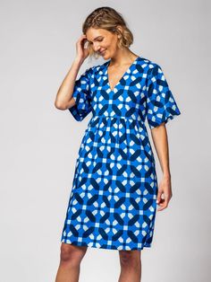 CARA dress Trellis Blue – Lesley Evers Lesley Evers, Pajama Robe, Sewing Machines, Single Mom, Day Dress, Cotton Lights, Sewing Inspiration, A Dress, Dress Details