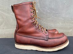 Vintage 1980s RED WING Irish Setter Sport Boot 899 Made in USA Sole 8 D Awesome boots, check photos for clear visual description. PLEASE VIEW ALL PHOTOS CAREFULLY AS I CONSIDER THEM PART OF THE DESCRIPTION. I WILL GLADLY COMBINE SHIPPING FOR MULTIPLE ITEMS PURCHASED IF THEY CAN BE SAFELY SHIPPED TOGETHER. DELIVERY WITHIN 5 BUSINESS DAYS, 1-2 DAYS HANDLING ONCE YOUR PAYMENT CLEARS, THIS ITEM WILL COME PROFESSIONALLY PACKAGED AND SHIPPED WITH CARE. PLEASE CONTACT ME THROUGH MESSAGES IF YOU HAVE ANY QUESTIONS OR CONCERNS. THANKS FOR LOOKING Vintage Steel Toe Work Boots, Vintage Brown Work Boots With Reinforced Heel, Vintage Work Boots With Reinforced Heel And Snip Toe, Vintage Lace-up Work Boots With Reinforced Heel, Vintage Work Boots With Rubber Sole, Vintage Boots With Vibram Sole, Vintage Work Boots With Reinforced Toe, Vintage Closed-toe Boots With Vibram Sole, Vintage Vibram Sole Boots With Closed Toe