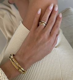 Rosie Huntington Whiteley Nails, Rosie Hw, Instagram Los Angeles, Stacked Wedding Bands, Combination Fashion, Rosie Huntington, Bold Rings, Huntington Whiteley, Ring Bag