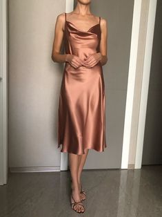 Rose Gold Cowl Neck Silk Satin Midi Length Slip Dress Sangles - Etsy Belgique Luxury Silk Modal Satin Dress For Women, Chic Fitted Slip Dress At Cheap Price, Solid Color Bias Cut Wedding Dress, Fitted Slip Dress For Wedding, Feminine Satin Dress For Wedding Night, Fitted Satin Finish Slip Dress For Wedding Night, Fitted Satin Slip Dress For Wedding Night, Bridesmaid Satin Slip Dress, Satin Wedding Night Dress