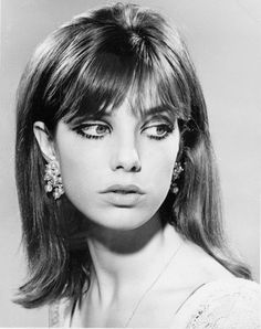 60s Lifestyle, Aphrodite Painting, Shattered Mirror, 60s Makeup, Mod Girl, Vintage Makeup, Jane Birkin, Mid Length Hair, Grunge Hair