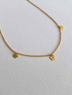 ✿ SPRING Necklace Discover the elegance of our dainty and durable gold filled flower necklace, adorned with three pretty flower charms (6.5 mm), crafted with 18K gold-filled materials. This necklace offers both beauty and durability, making it a perfect addition to your jewelry collection. Choose the length you prefer: S-M (as shown in pictures): 40-45 cm | 16-18 inches L: 45-50 cm | 18-20 inches XL: 50-55 cm | 20-22 inches Features: ✧ Adjustable Chain: The chain adjusts and provides versatility for layering with other necklaces. ✧ Hypoallergenic & Long-Lasting: Gold filled jewels are hypoallergenic and more durable than common gold plated items. ✧ Minimalist & Timeless Style: Complements any outfit, ideal for everyday wear and special occasions. ✧ Eco-Friendly Packaging: Each piece comes Elegant Adjustable Flower Necklace With Delicate Chain, Delicate Adjustable Necklace With Flower Pendant, Adjustable Delicate Chain Necklace With Flower Pendant, Adjustable Clavicle Chain Jewelry With Flower Shape, Adjustable Flower Clavicle Chain Jewelry, Delicate Flower Pendant Necklace Adjustable, Adjustable Flower Pendant Necklace With Delicate Chain, Dainty Adjustable Necklace With Flower Pendant, Delicate Adjustable Necklace With Flower Charm