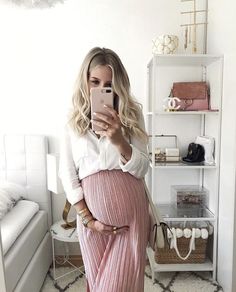 Fall Maternity Outfits, Trendy Maternity Outfits, Pink Pleated Skirt