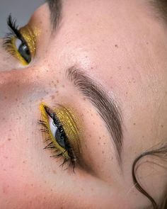 Chartreuse Eye Makeup, Yellow Grunge Makeup, Yellow Makeup Looks, Bee Makeup, Vampy Makeup, Yellow Makeup, Stressful Job