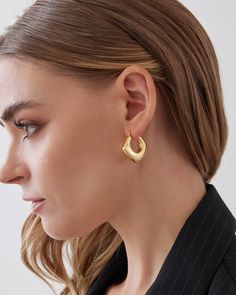 Smaller size huggie hoop earrings that fits snuggly around the ear. This luxury hoop is made 18K gold plated over sterling silver. Modern and sleek design with every single piece hand polished to perfection. Each pair of earrings are produce using our exclusive Italian electroforming technology to control the weight to maximize comfort. This design is available in 2 colors, 18k yellow gold or white gold. Closure: Hoop Stamp Closure Approx. Measurement: Outer Length: 1.1 inches Outer Width: 1 inc Everyday Luxury Gold Plated Huggie Earrings With Polished Finish, Modern Gold Huggie Hoop Earrings, Gold Plated Huggie Earrings With Polished Finish, Luxury Huggie Hoop Earrings For Everyday, Modern Gold Plated Huggie Earrings, Gold Plated Huggie Earrings For Everyday Luxury, Modern Tarnish-resistant Hoop Huggie Earrings, Modern Huggie Hoop Earrings, Modern Tarnish Resistant Huggie Hoop Earrings