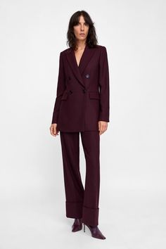 DOUBLE-BREASTED BLAZER Burgundy Suit Women, Burgundy Blazer Outfit Woman, Sophisticated Style Women, Burgundy Blazer Outfit, Fancy Christmas Outfit, Dark Red Suit, Blazer Outfits Women, Chic Christmas Outfit, Red Blazer Outfit