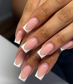 White Tipped Acrylic Nails, White Tips Nails Acrylic, Plain Nails French Tip, French Outline Nails Square, White French Tip Styles, Natural Acrylic Nails French Tips, Short Acrylic Nails French Tip White, White French Tips Designs, French Tip Acrylics Square