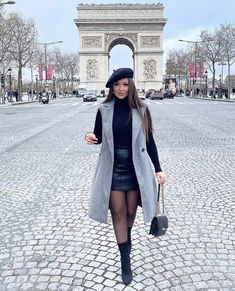 Winter Paris Outfits, Paris Winter Outfit, Paris Trip Outfits, Eurotrip Outfits, Outfits Paris, France Outfits, Fashion Fails, Classy Winter Outfits, Shotting Photo