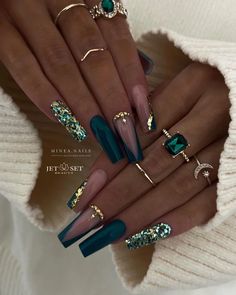 20 Rhinestone Nail Designs Perfect for Special Occasions - Inspired Beauty Glitter Manicure, Pink Manicure, Lavender Nails, Nail Shimmer, Trendy Nail Art Designs, Nails Design With Rhinestones, Green Nail